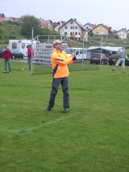 em_2009_reiner_hoch_konzentriert_nach_dem_abschlag.jpg